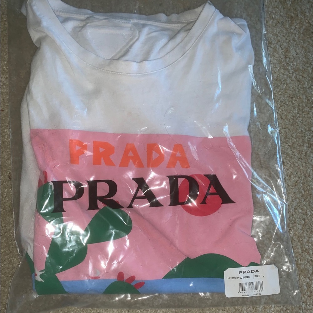 Prada tee shirt - Picture 3 of 6
